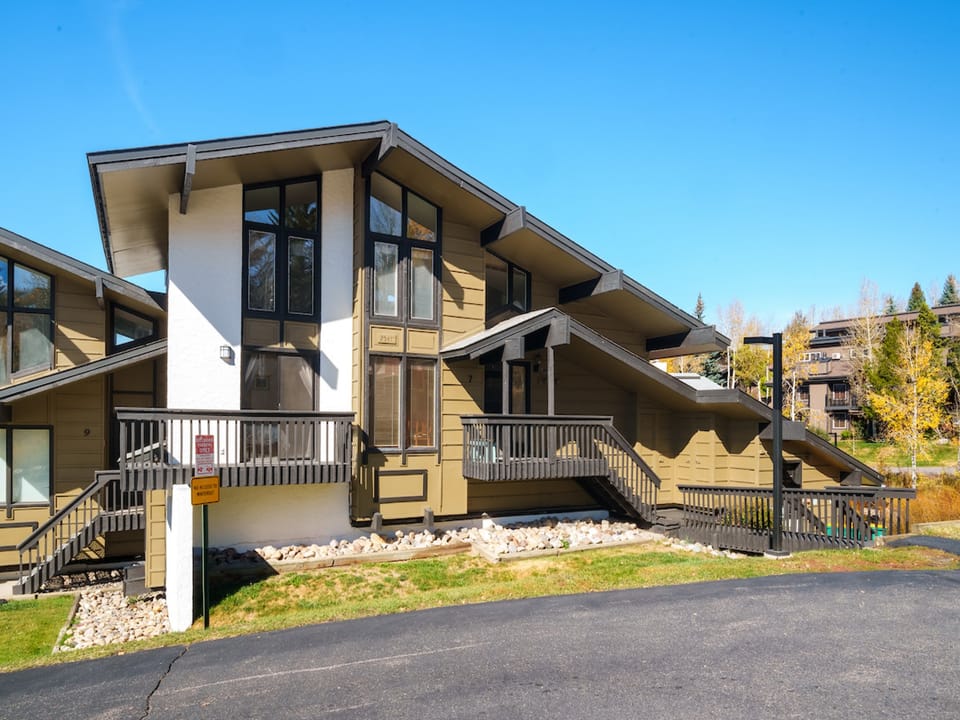 Make Hillsider 7 your home for your next ski vacation!