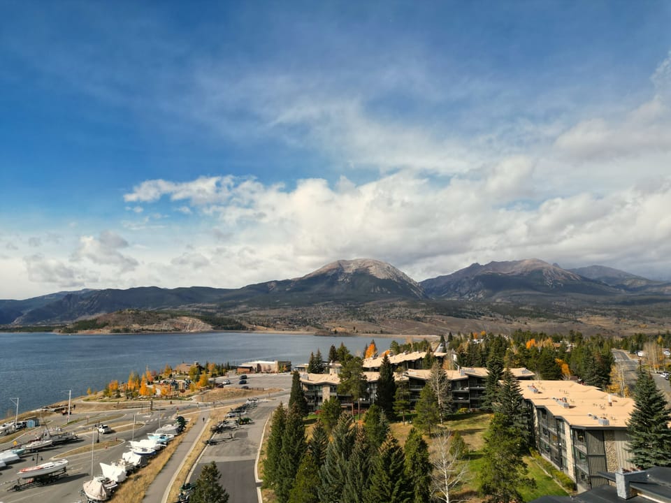 Beautiful aerial view showcasing Lake Cliffes' close proximity to Lake Dillon.