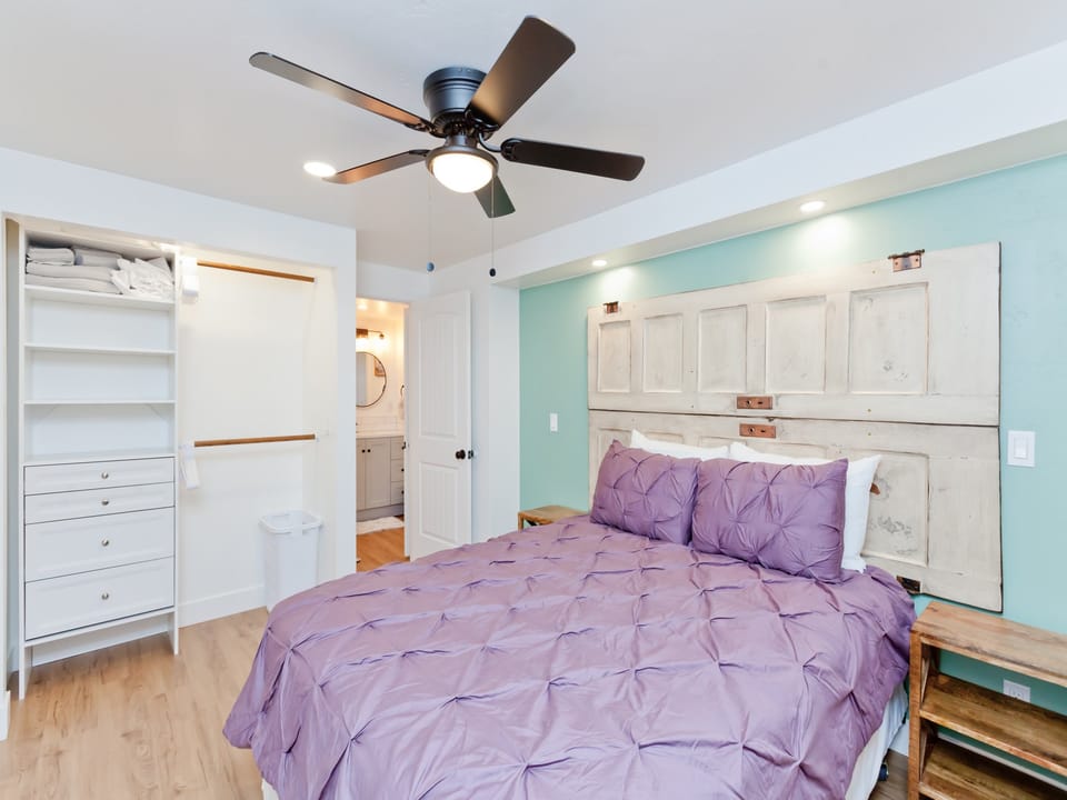 Comfy queen bed with main bathroom attached