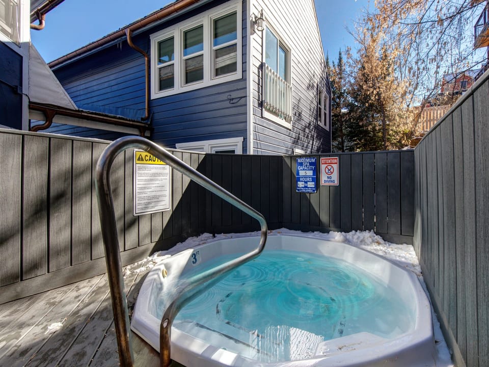 Blue Church Lodge Common Area Hot Tub