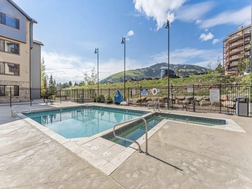Community Pool and Hot Tub!