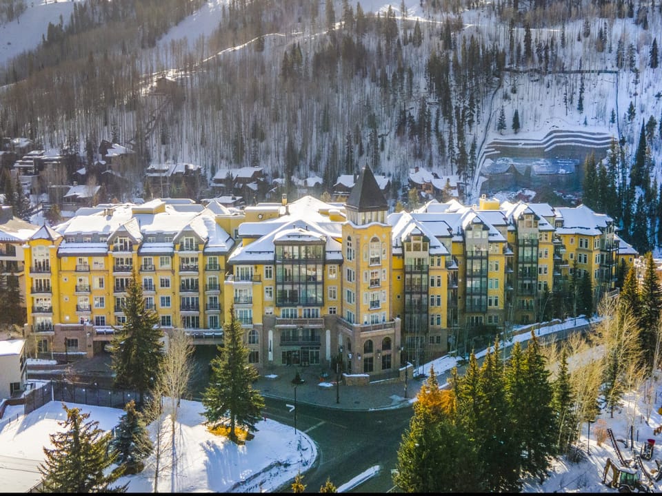 Ritz-Vail-Ext-Web_03