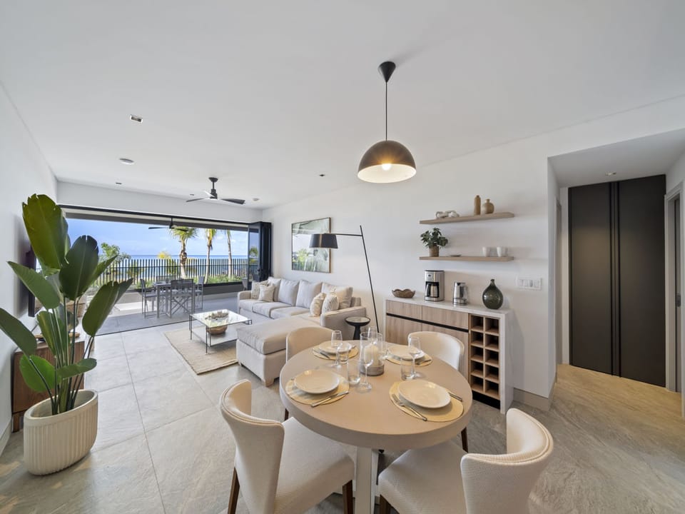 Direct access from the patio to the beach