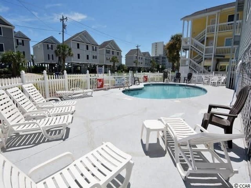 Community pool