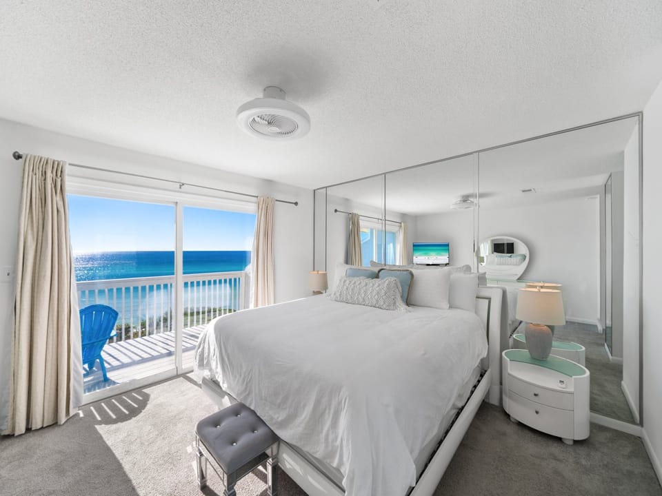 Seacrest 8 | Primary King Suite | Smart TV | 2nd Floor