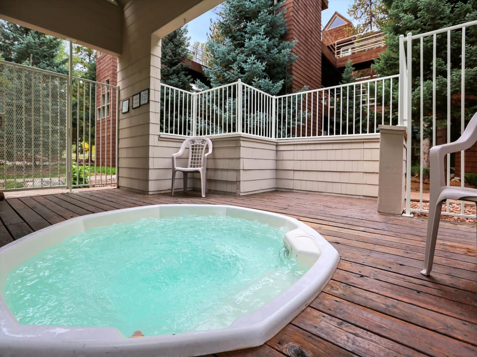 Hot Tub, River Glen 107C, Frisco Vacation Rental