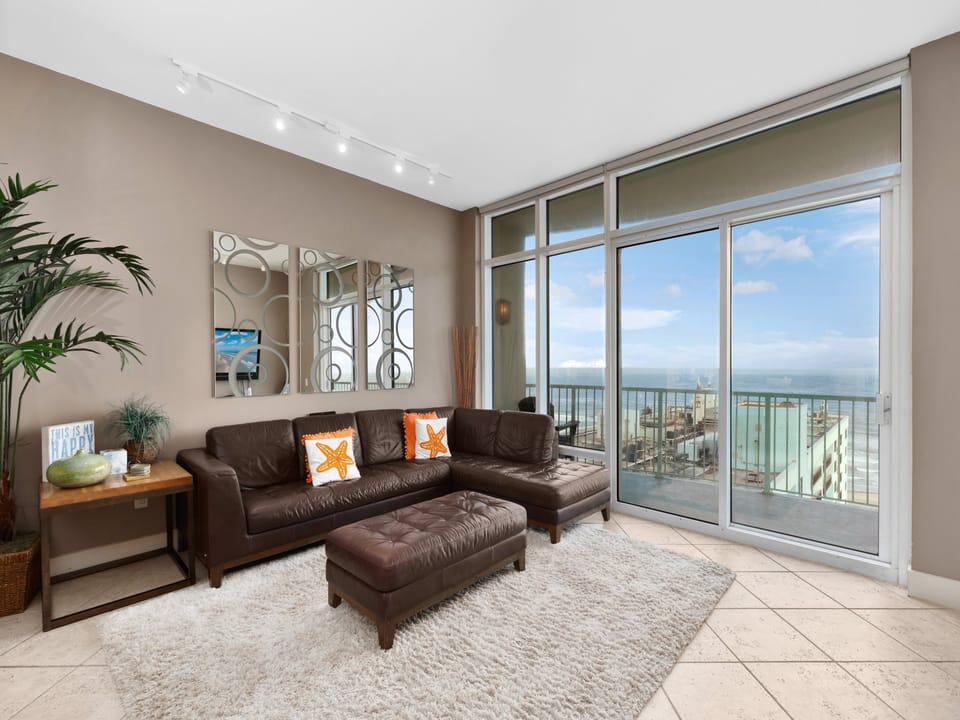 Enjoy your morning coffee with a sunrise view form your living area!