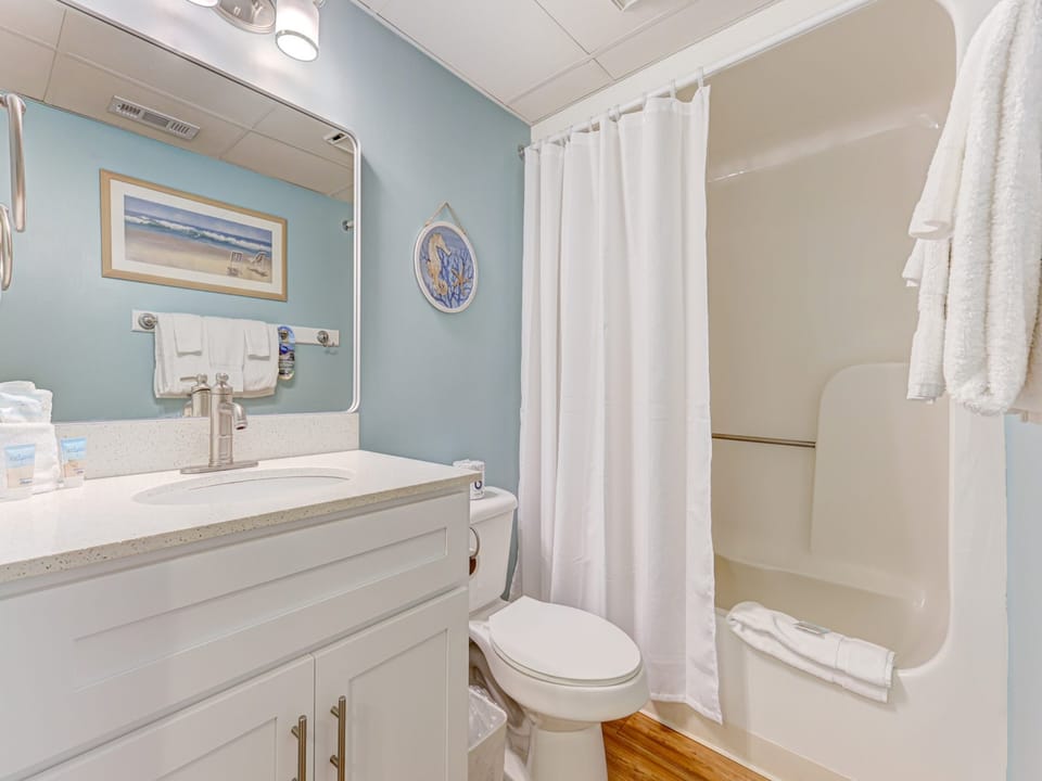 Atlantic Towers 207-print-016-020-Bathroom-4200x2802-300dpi