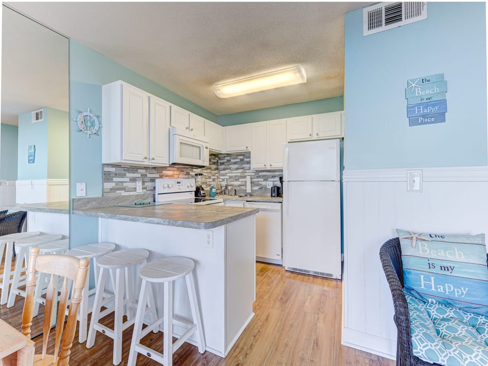 Atlantic Towers 207-print-009-004-KitchenBreakfast Bar-4200x2800-300dpi