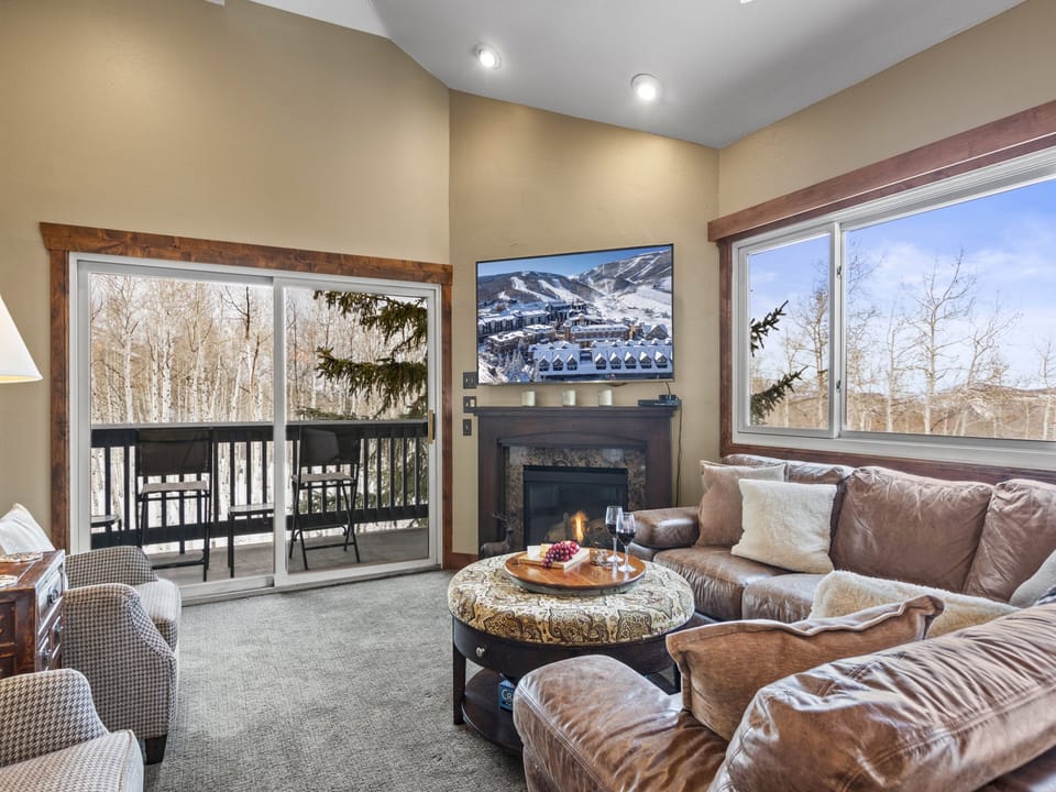 Snow Flower 123 offers a spacious living room with flat screen TV and gas burning fireplace.