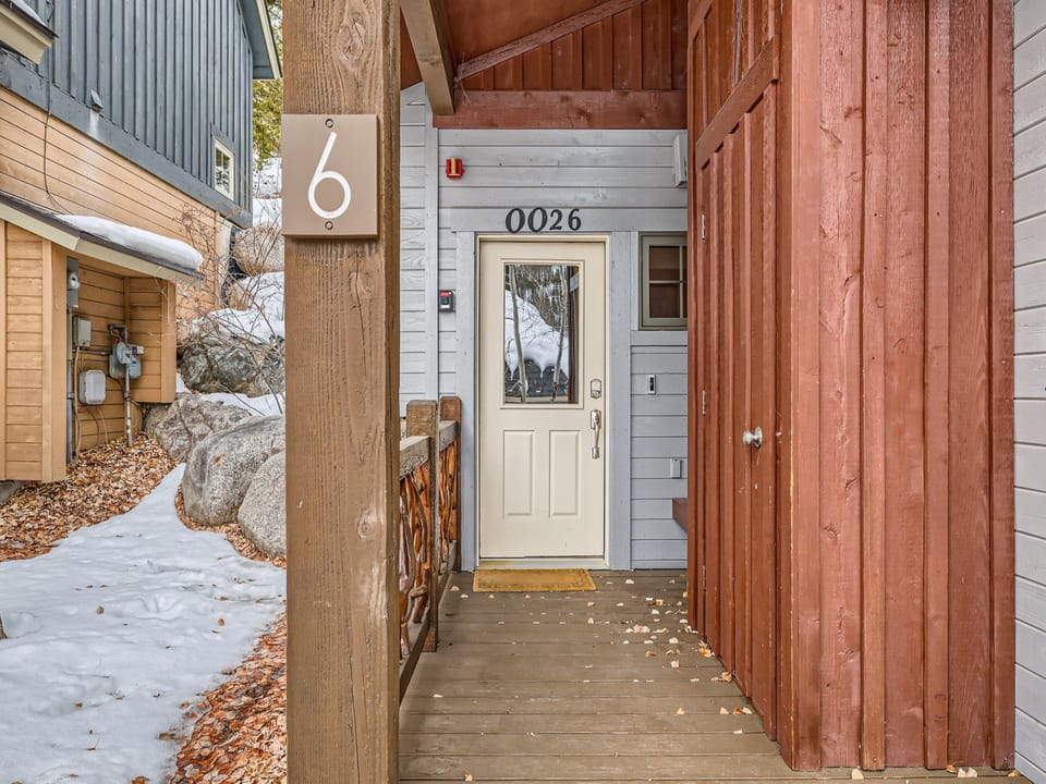 26 Big Boulder Ct #6 - Web Quality - 003 - 03 Exterior Front Entry