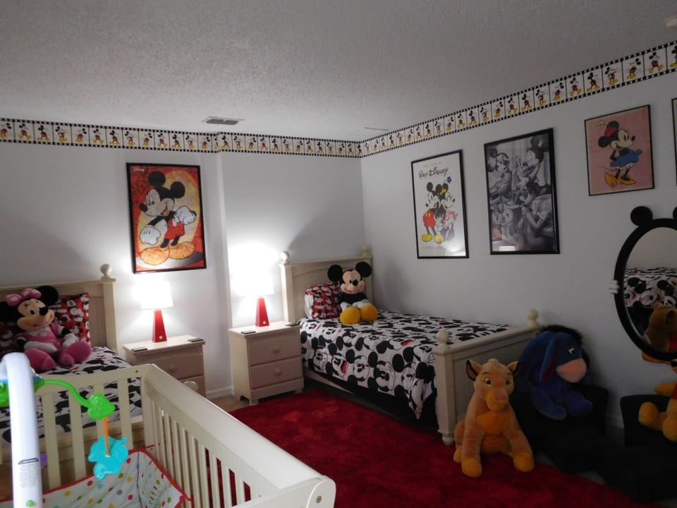 palm-lake-villa-twin-bedroom-5-and-crib-2