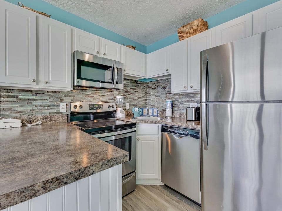 Atlantic Towers 1005-print-011-025-Kitchen-4200x2800-300dpi