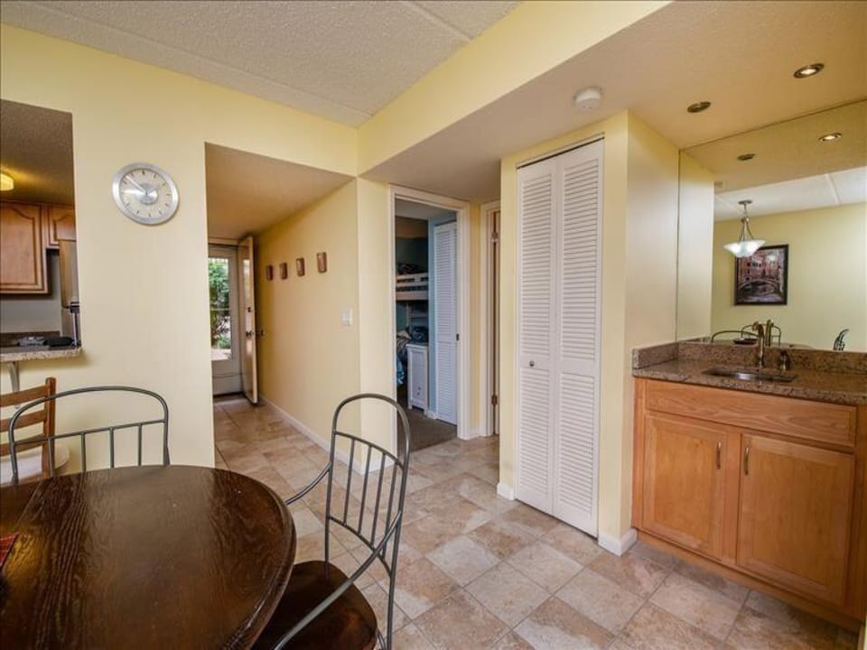 Wet bar/Coffee bar