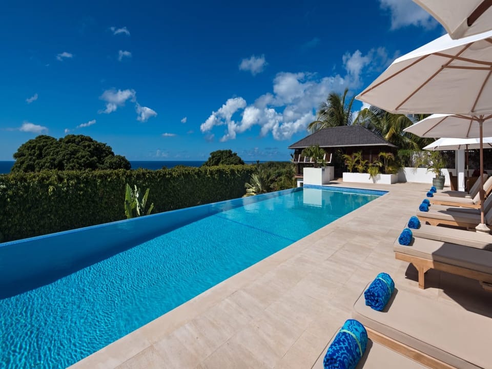 Tom Tom - Sea and pool views