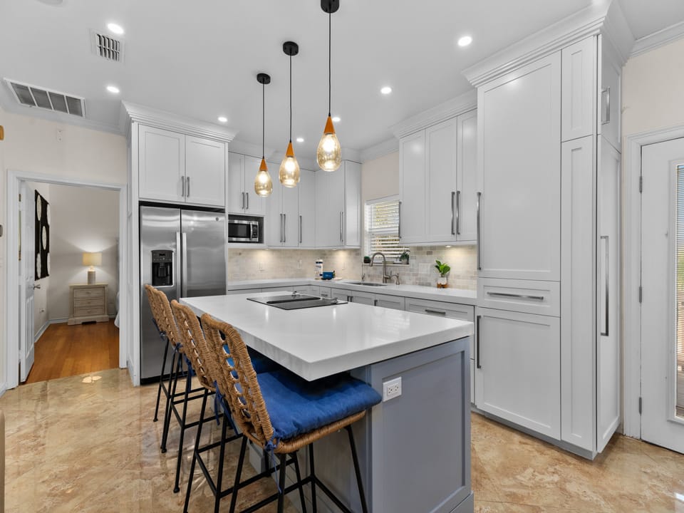 Fully stocked kitchen!