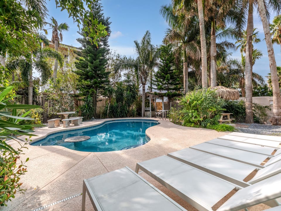 Welcome to 217 W. Oleander (Oleander Oasis)!