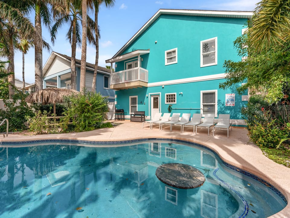 Beautiful Oasis in your very own backyard!