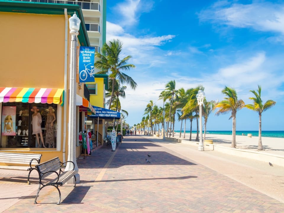 The-famous-Hollywood-Beach-boardwalk-in-Florida-on-a-summer-day.-shutterstock
