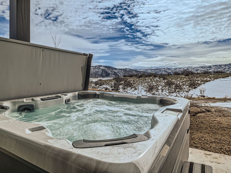 Brand New Hot Tub with Mountain Views!