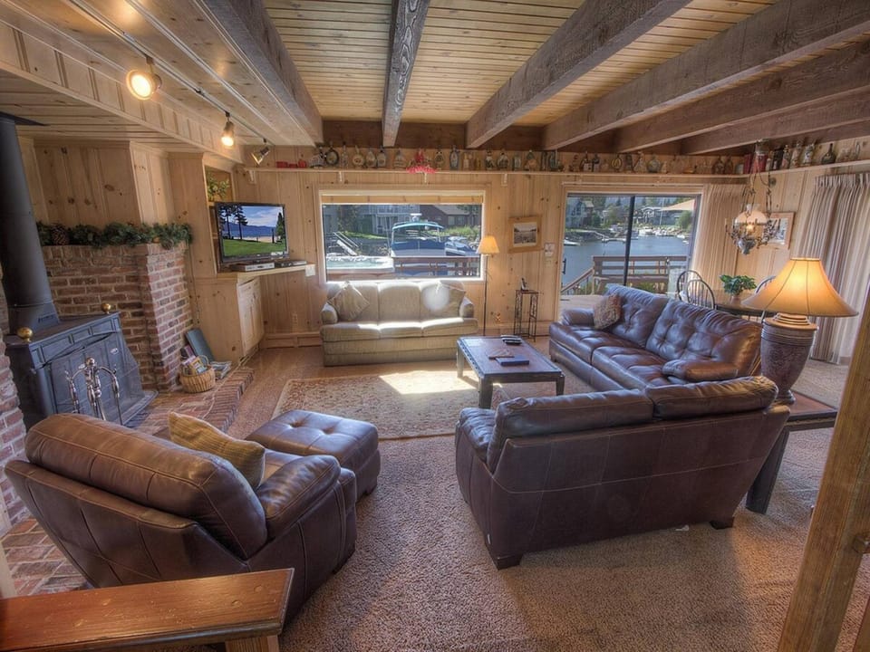 Professionally managed by Lake Tahoe Accommodations