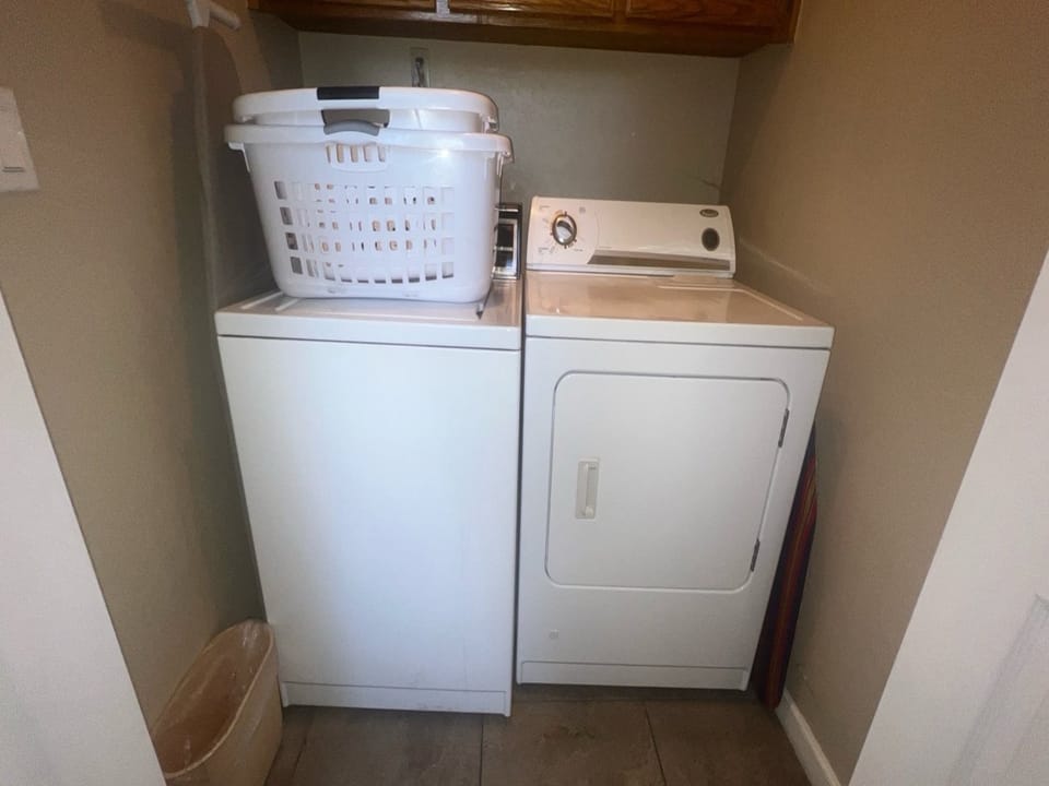 Lower Level- Washer/Dryer