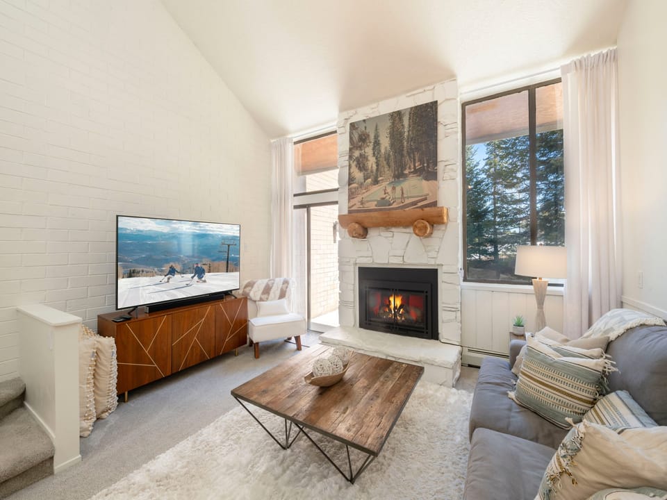 1790 Park Avenue – Bright & Stylish Living Area with Cozy Fireplace