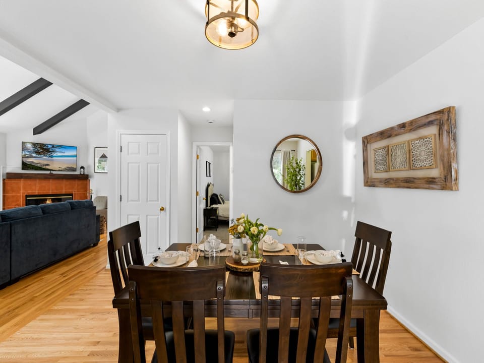 Dining Area Seats 6