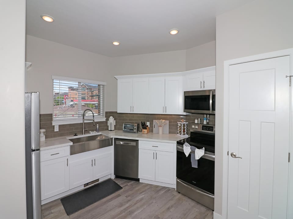 Fully stocked kitchen with upscale appliances