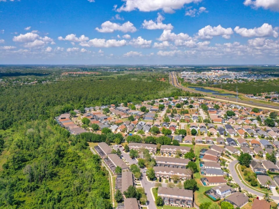 Vibrant community with well-maintained homes and peaceful surroundings