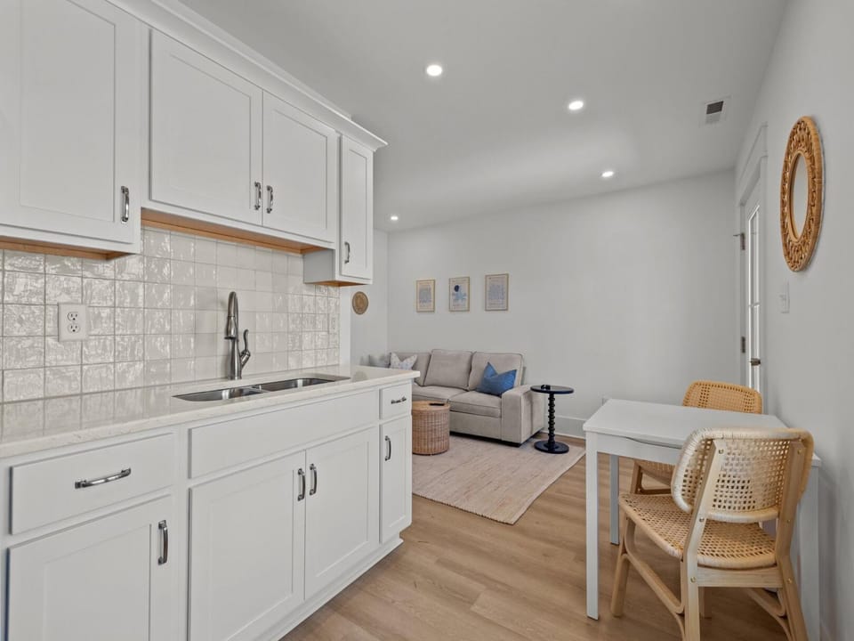 Kitchen/ Dining Area