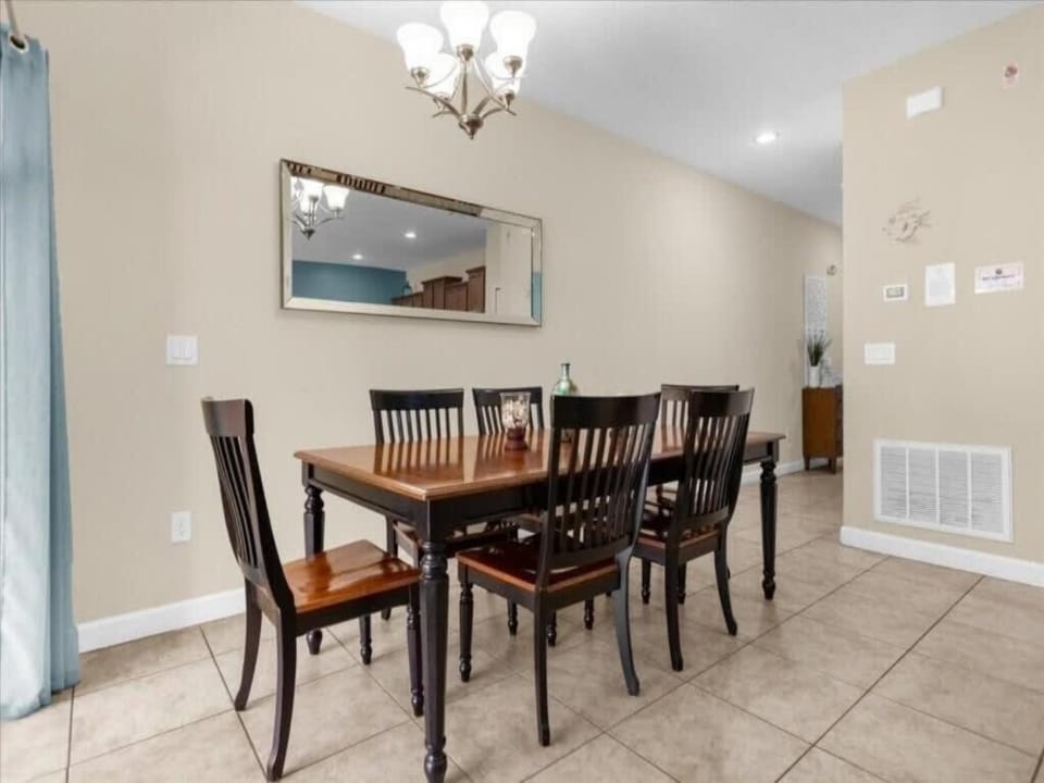 Dining Area (1)