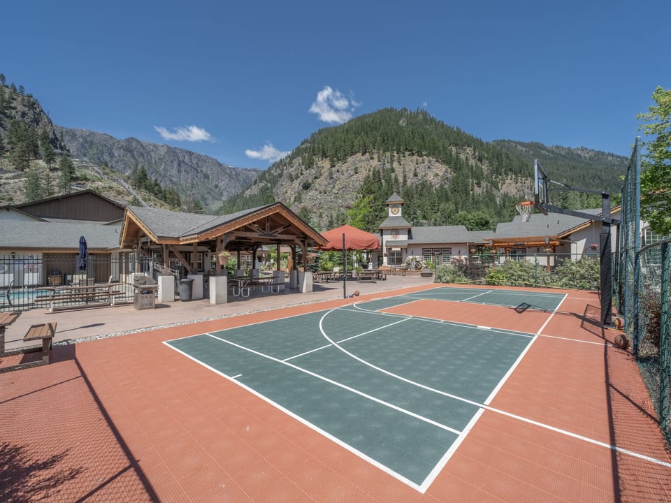 Pickle Ball/Sport Clourt