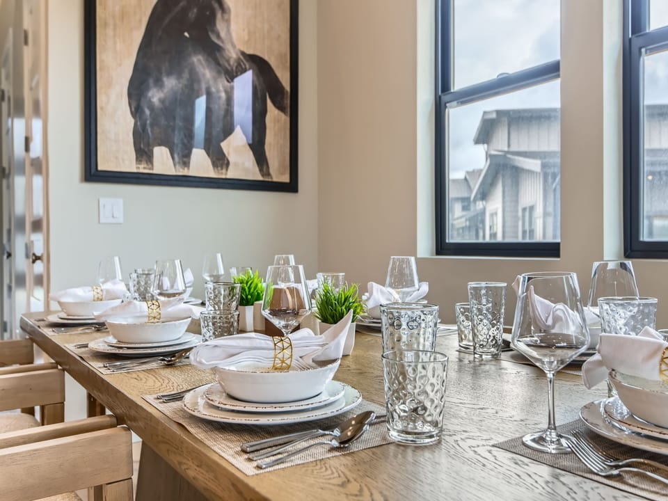 Gorgeous Dining Space!