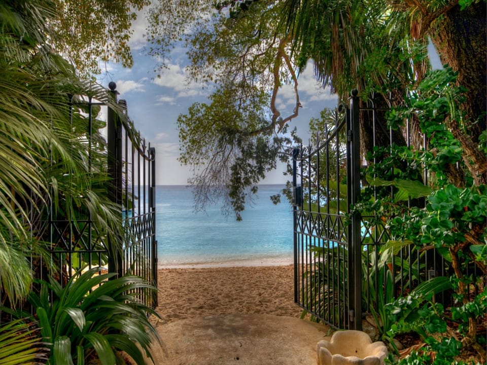 Waverly One - Direct beach access