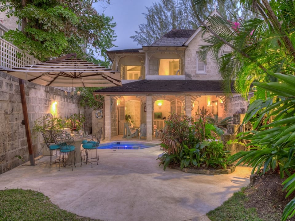Waverly One - Charming beachfront villa