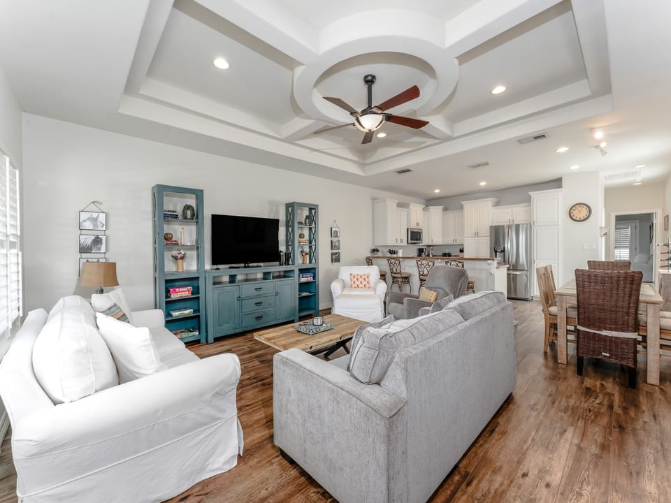 Open concept towards the kitchen and dining area