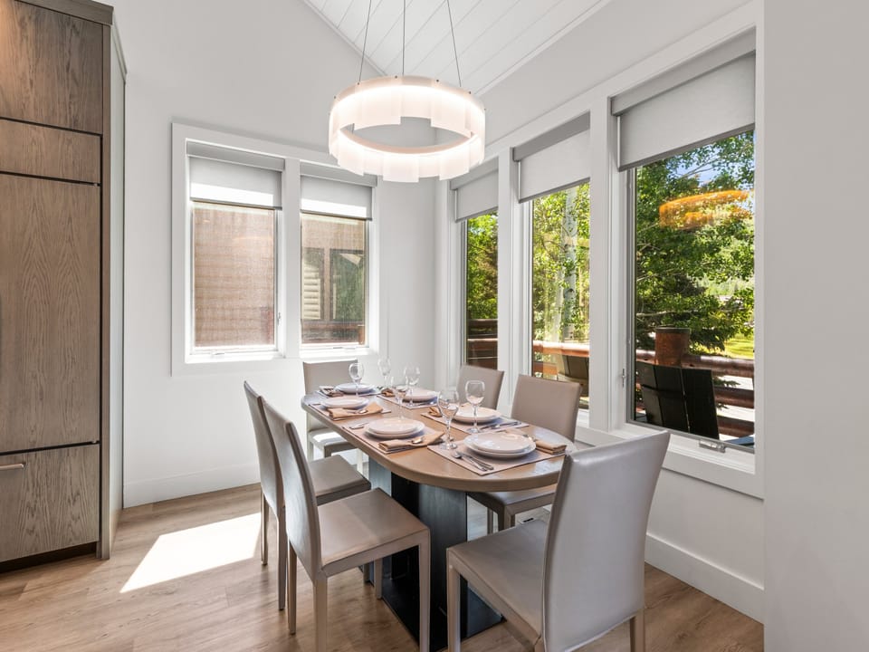 Chaparral 204 has a dining area with seating for 6 guests.