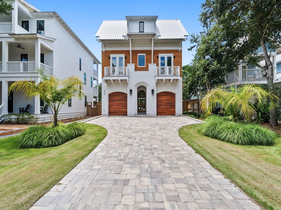 Magnolia Tides |  Minutes From Beach Access | Multiple Balconies | Private Pool & Spa | 6 House Bikes