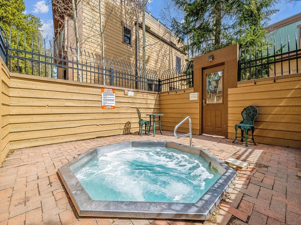 Hot Tub - Sundowner II 201 - Breckenridge Vacation Rental