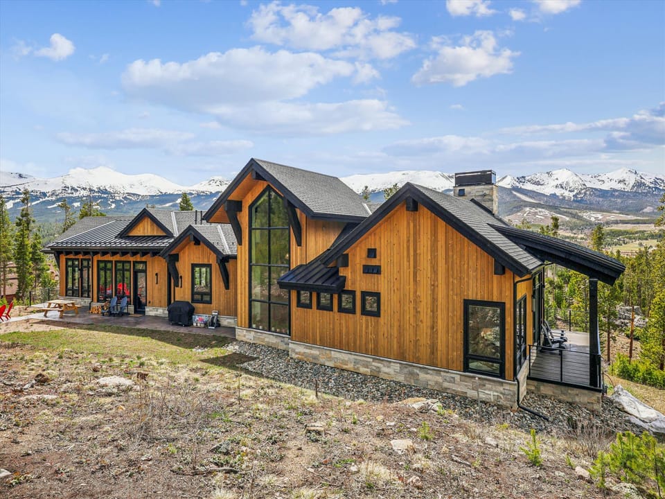 Exterior, The Crowne Summit, Breckenridge Vacation Rental