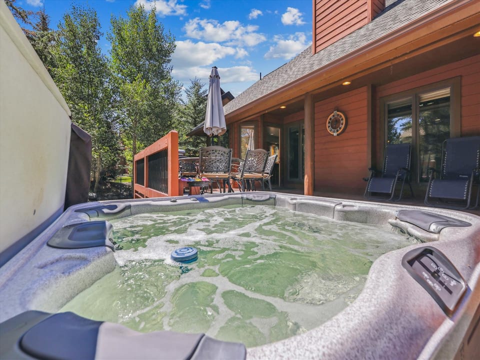 Hot Tub - Legend Lake Lookout - Silverthorne Vacation Rental