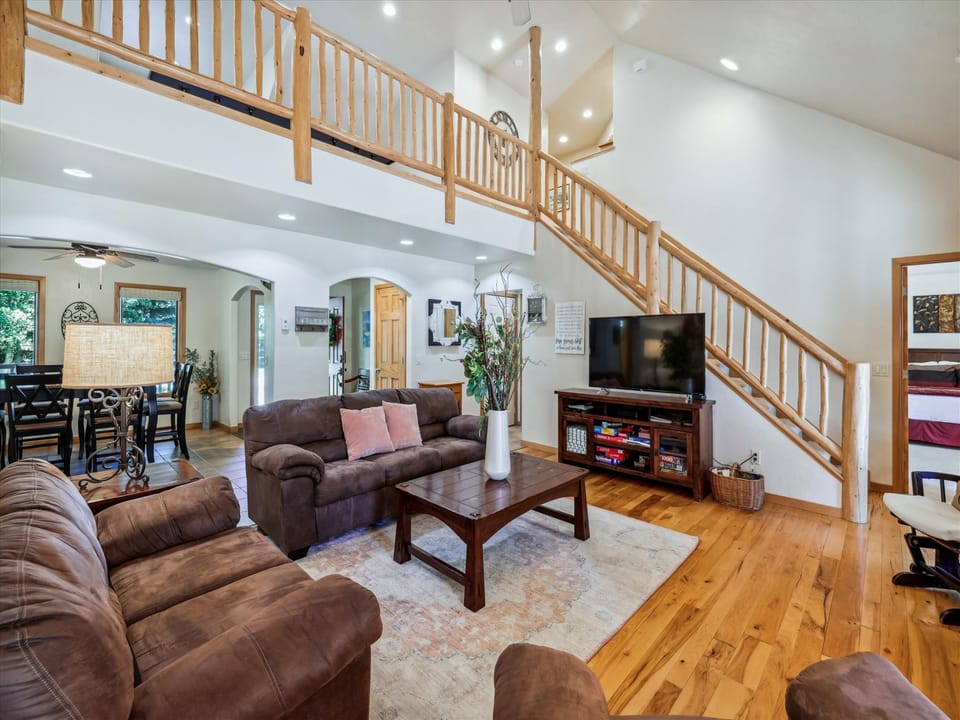 Living Room - Legend Lake Lookout - Silverthorne Vacation Rental