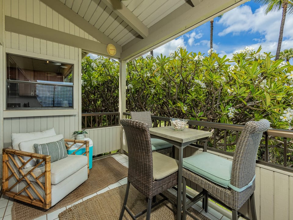Plenty of seating on the lanai