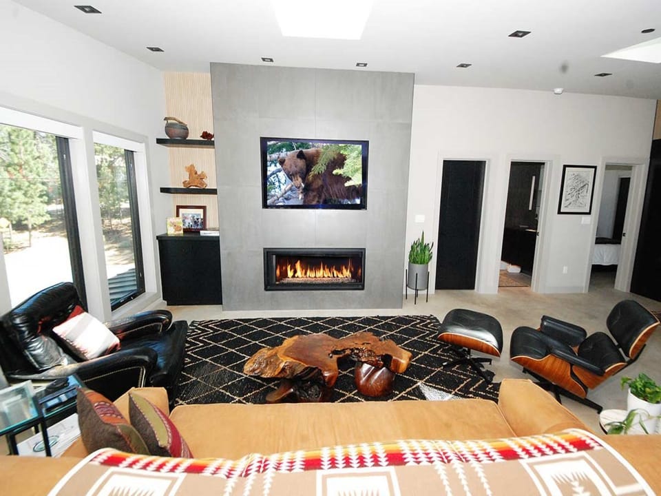 Convenient Gas Fireplace, Modern Finishes
