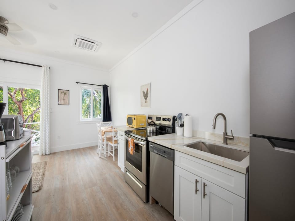 Fully equipped kitchen.