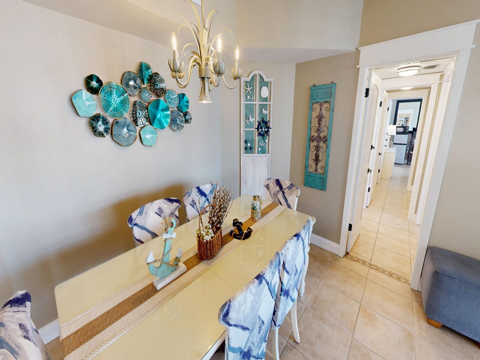 Surfside-708-Dining-Area-hallway-to-708B-708A
