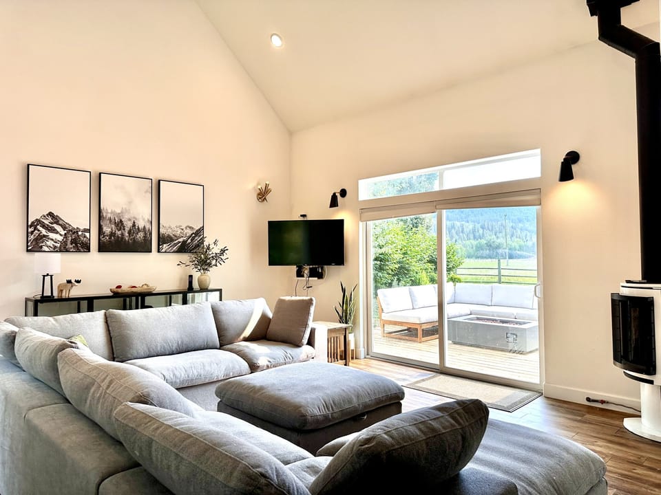 Living space offers a propane fireplace for cooler seasons