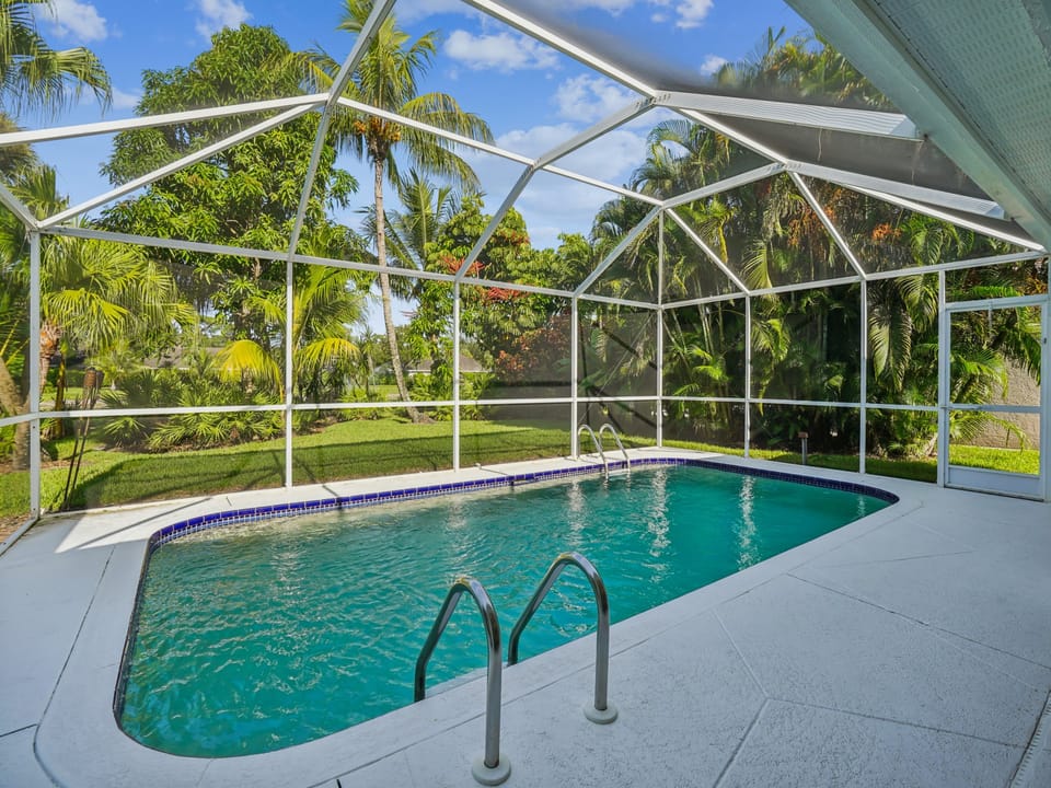 screened lanai with private swimming pool (unheated)