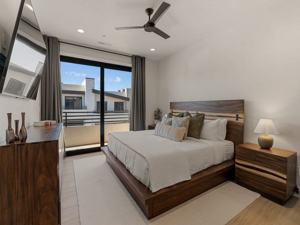House 2: King Bedroom